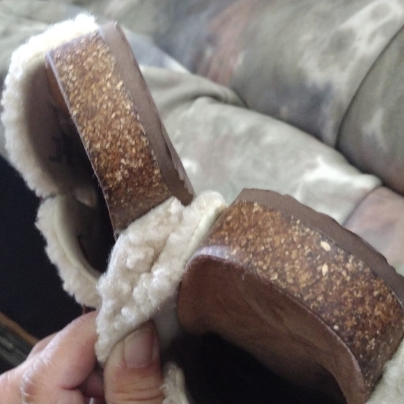 **LOWEST PRICE*** Slipper / clogs sz 10 Ivory w/Brown - Picture 4 of 6